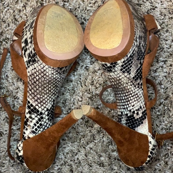 Elegant Suede platform Heels - Picture 4 of 4